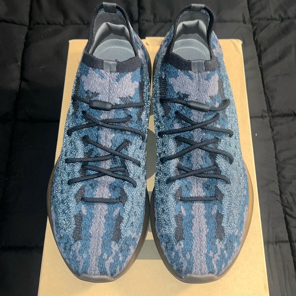 Yeezy Athletic Shoes in Blue and Gray Knit